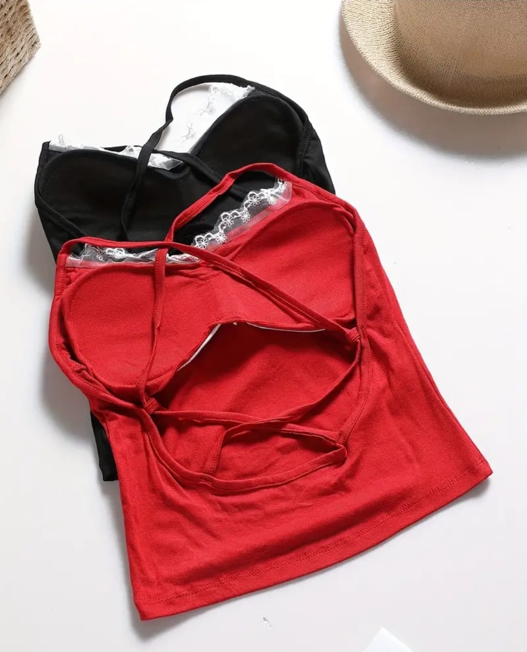 Tops Cami Chic Tamanho Único - Roupas para Meninas - Alta Elástica, Acabamento em Renda Casual, Costas com Alças Cruzadas, Bojos Removíveis, Perfeito para Exercícios e Uso Diário