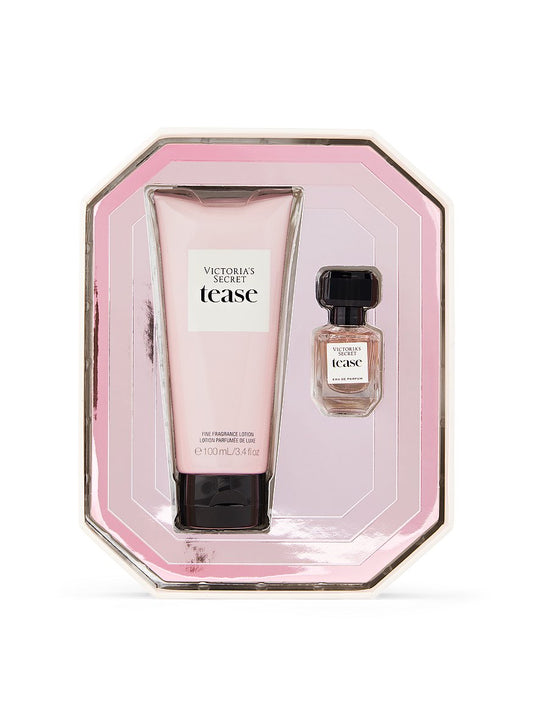 El set de regalo de tamaño de viaje Special Feature de Victoria's Secret incluye: Mini Eau de Parfum de 0,25 oz y Loción de 3,4 oz