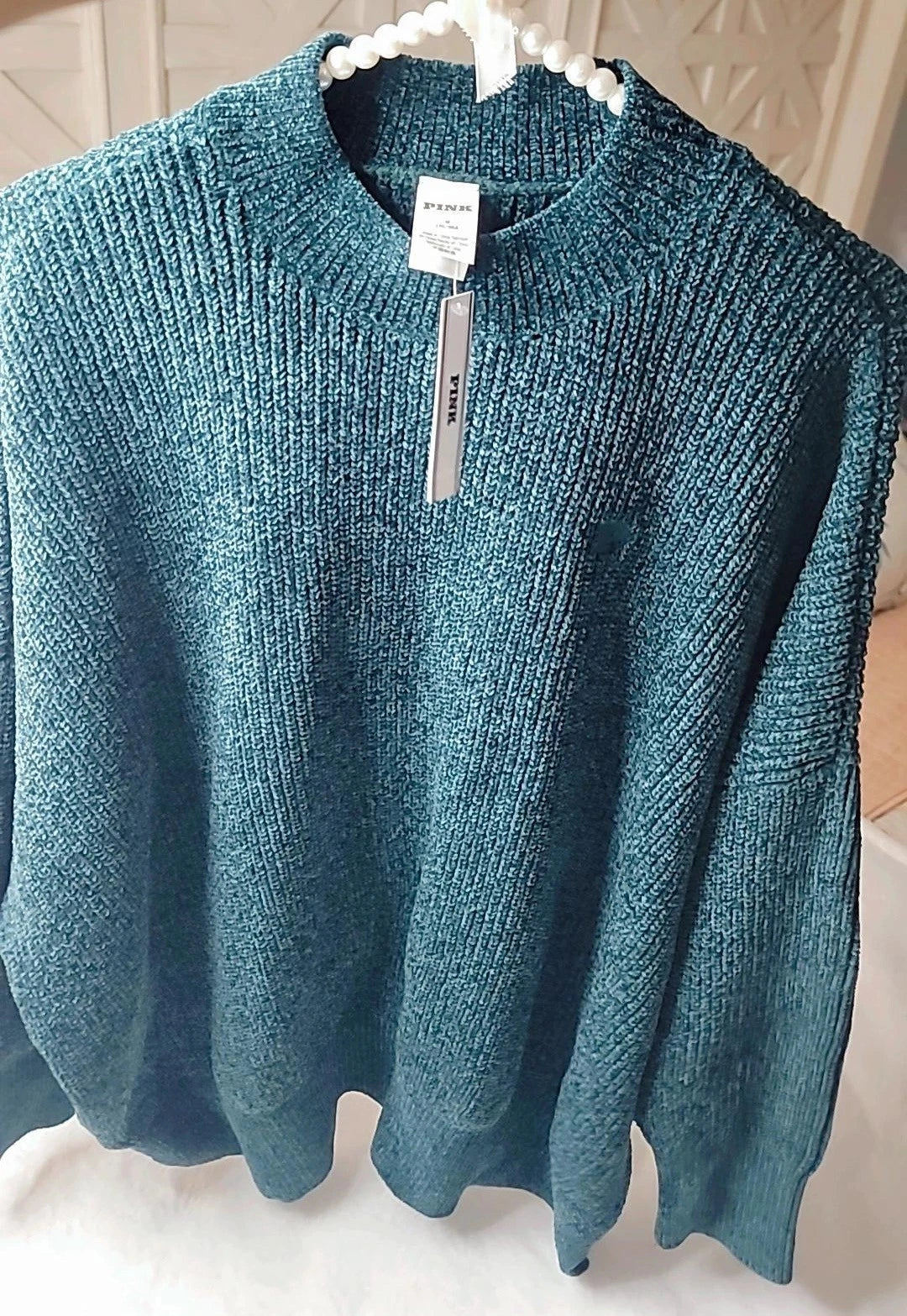 Suéter de punto ancho con cuello redondo estilo universitario de Victoria's Secret Pink