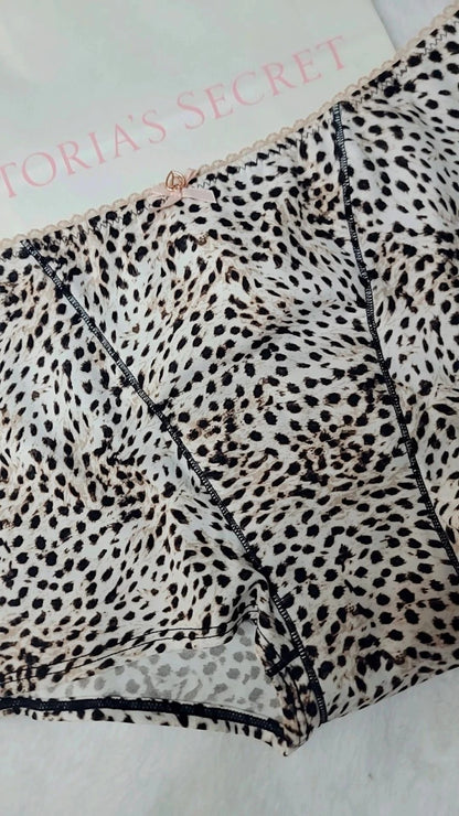 Calcinha modelo shortinho da Victoria's Secret, para o período menstrual.