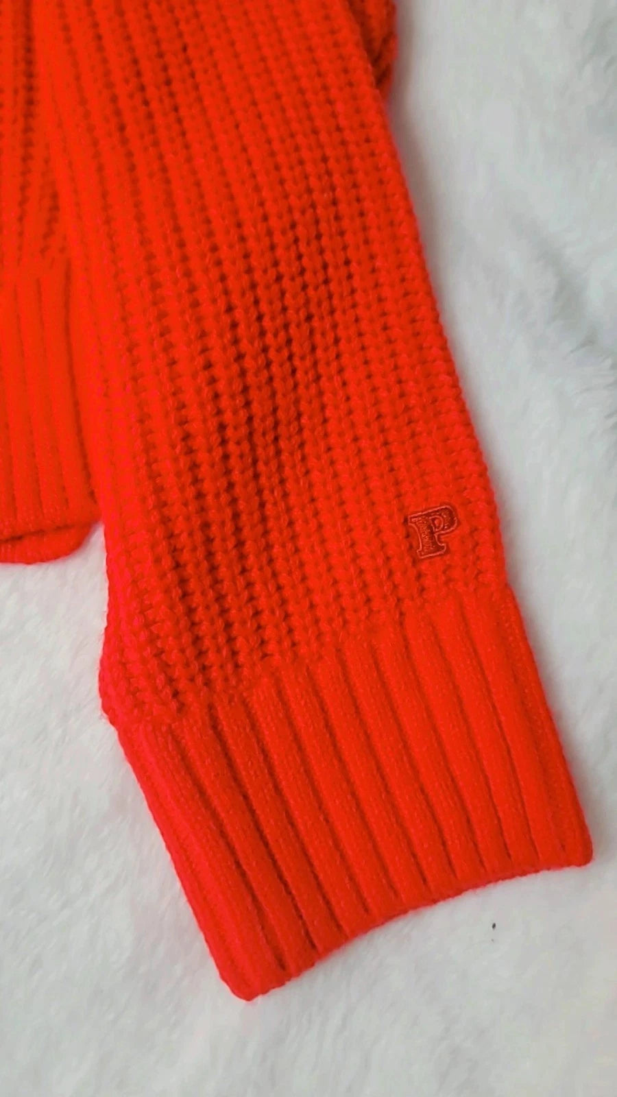 Suéter de cuello alto estilo universitario de Victoria's Secret