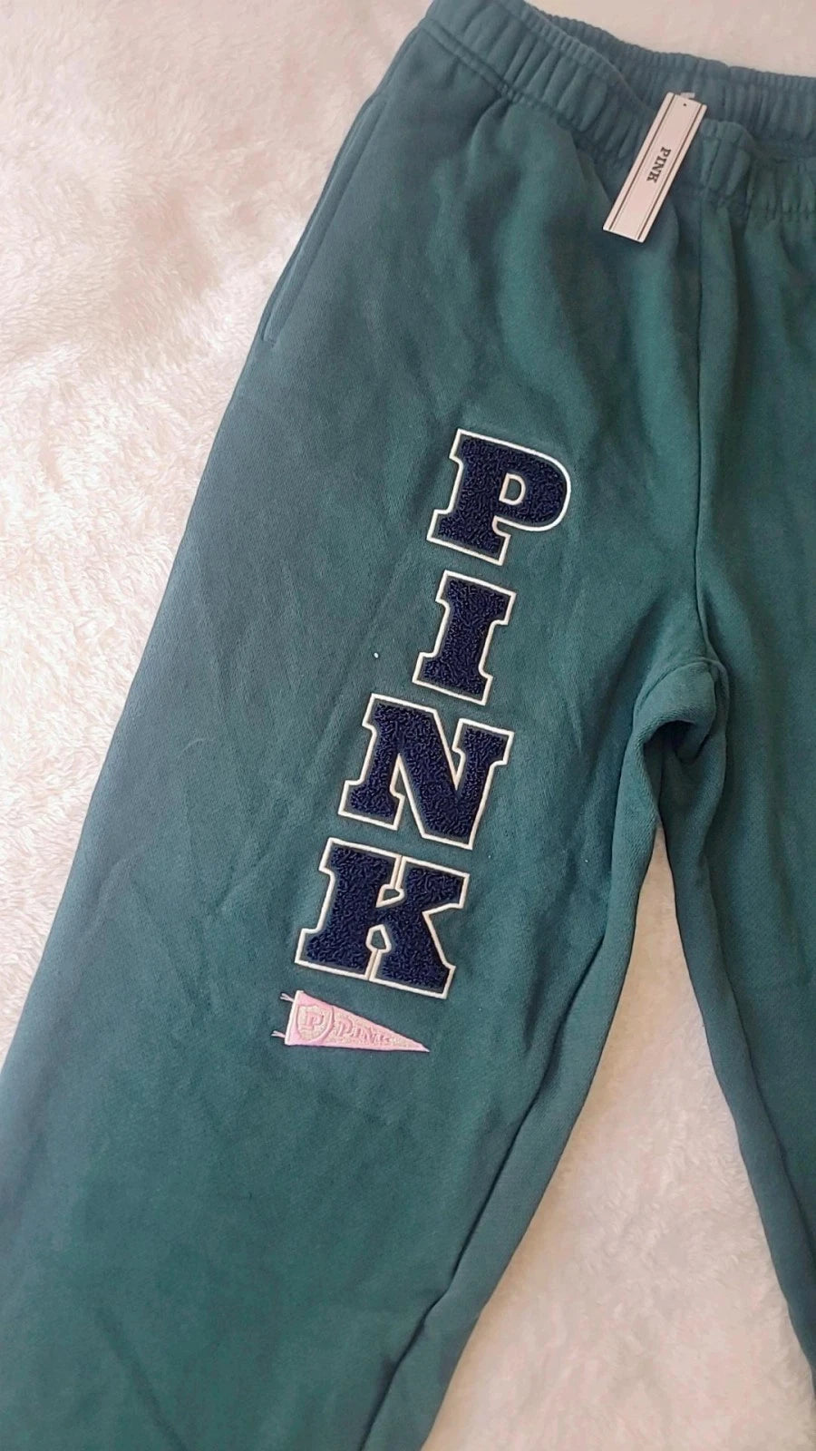 Calça de moletom feminina Victoria's Secret PINK Ivy Fleece, modelagem relaxada.