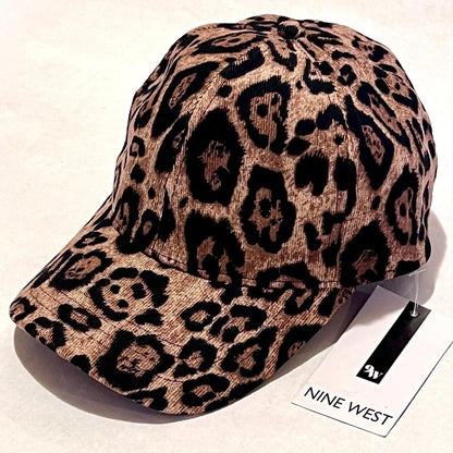 Boné feminino Nine West New Leopard em veludo cotelê, marrom/preto.