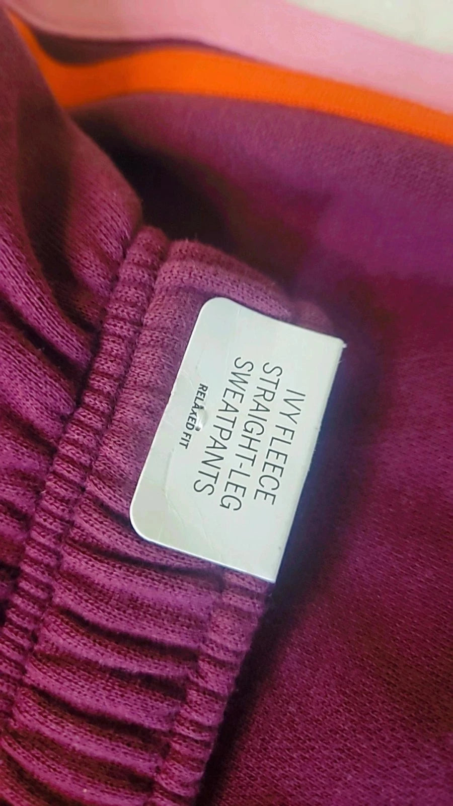 Calça de moletom Victoria's Secret Pink, modelo Ivy Fleece, corte reto e modelagem relaxada.