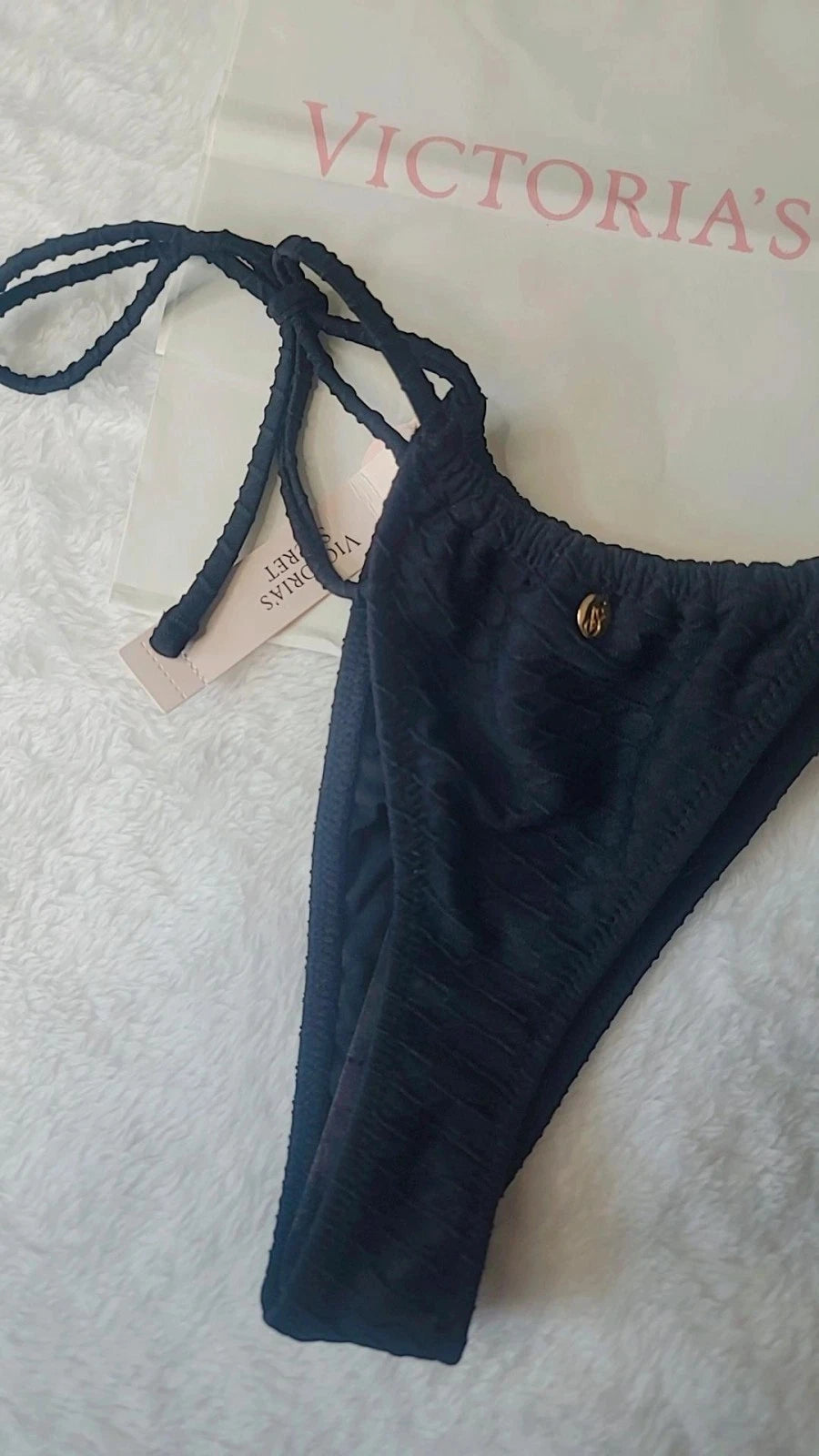 Biquíni feminino Victoria's Secret, top tamanho 34B e calcinha tamanho P, preto.