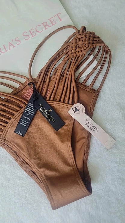 Maiô Victoria's Secret Archives com estampa em macramê, calcinha nova, cor marrom.