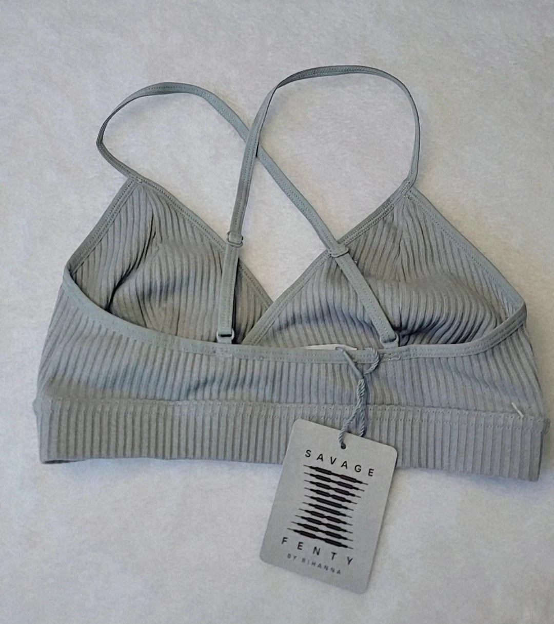 Sutiã Esportivo Fenty SAVAGE - Nova Cor Feminina Cinza